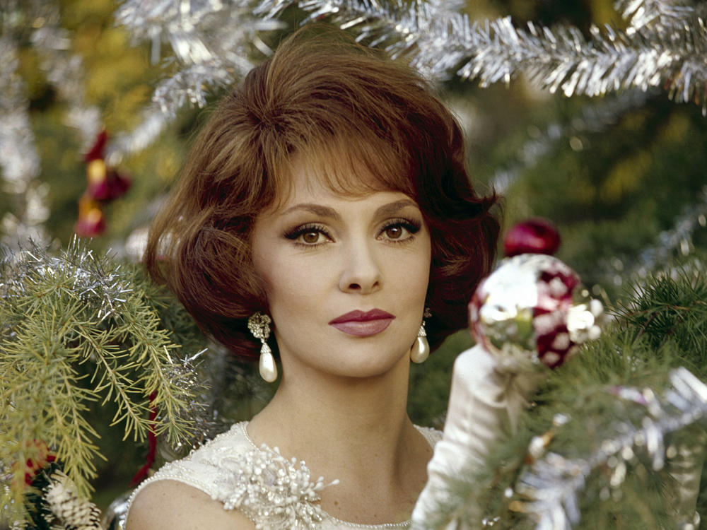 A photo taken in the 50s of Italian actress Gina Lollobrigida. 