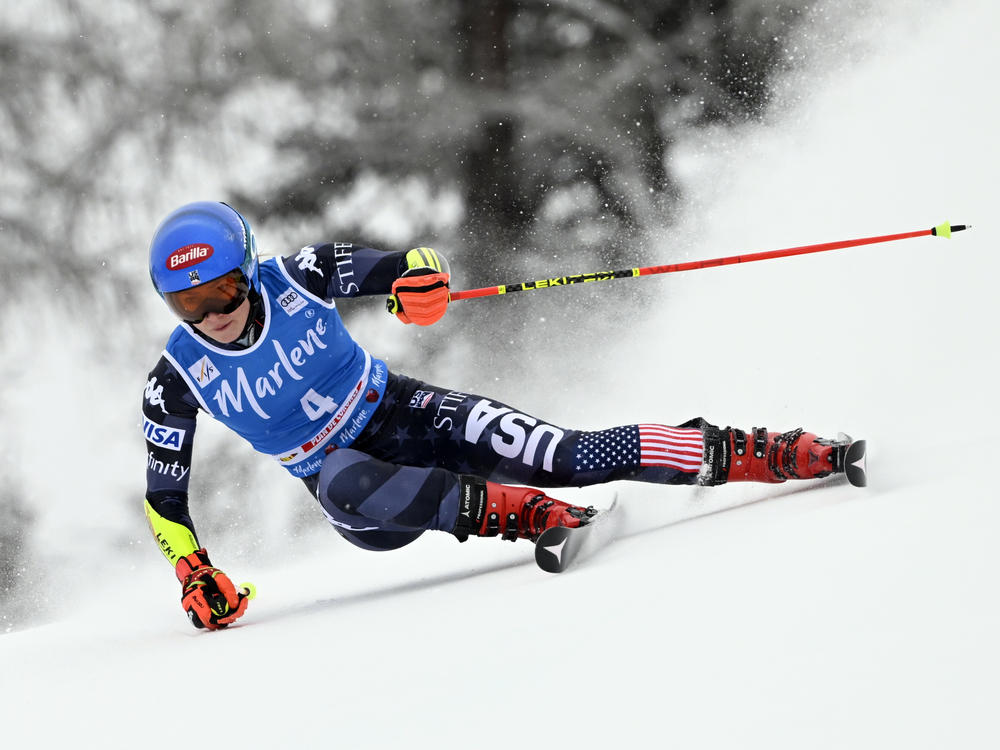 Mikaela Shiffrin seized first place in her first run in the giant slalom in Kronplatz, Italy, bidding to make history in the World Cup.