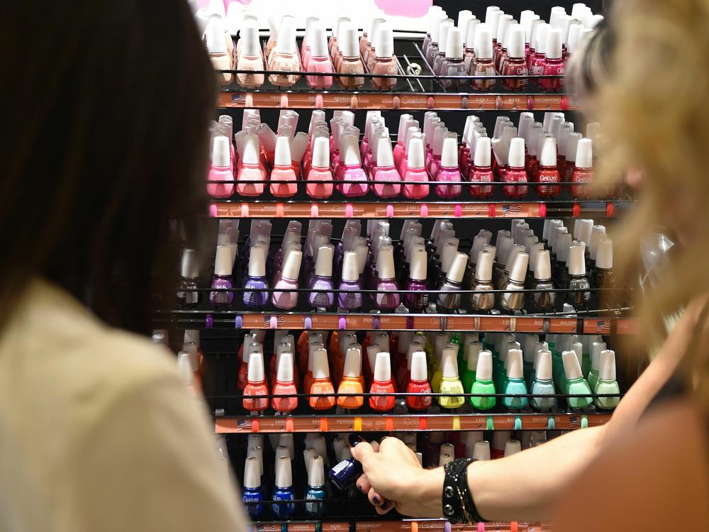 Alternatives to gel polish include regular polish and dip powder.