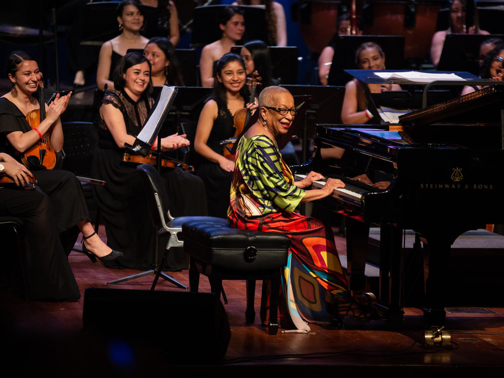 Teresita Gómez, with Orquesta Filármonica de Mujeres at the Cartagena Music Festival in January, 2023.