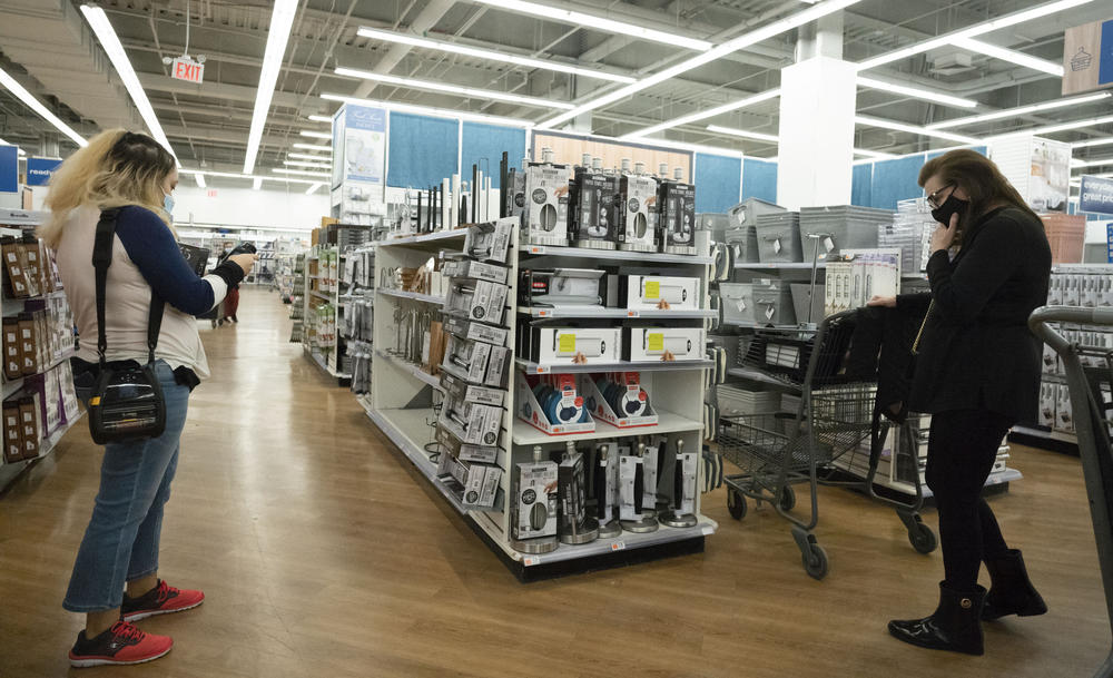 Bed Bath & Beyond attempted a pandemic-era turnaround that  phased out floor-to-ceiling packed shelves and replaced big brands with private store brands.