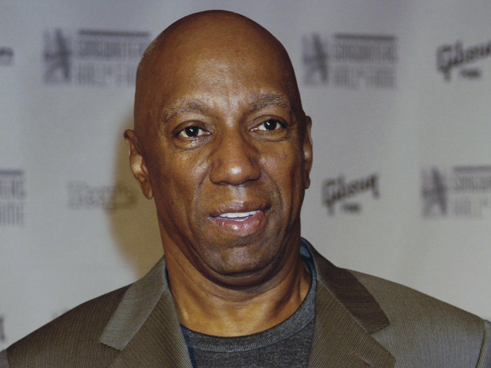 Motown's Barrett Strong arrives at the induction ceremony for 35th annual National Academy of Popular Music/Songwriters Hall of Fame in New York on June 10, 2004.