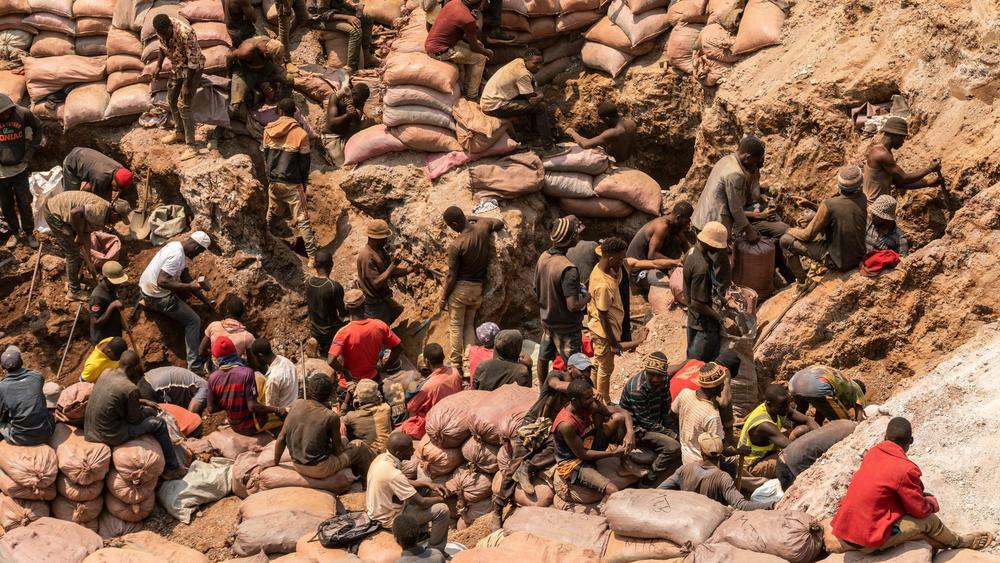 Some 20,000 people work at Shabara artisanal mine in the DRC, in shifts of 5,000 at a time. The DRC produced approximately <a href=