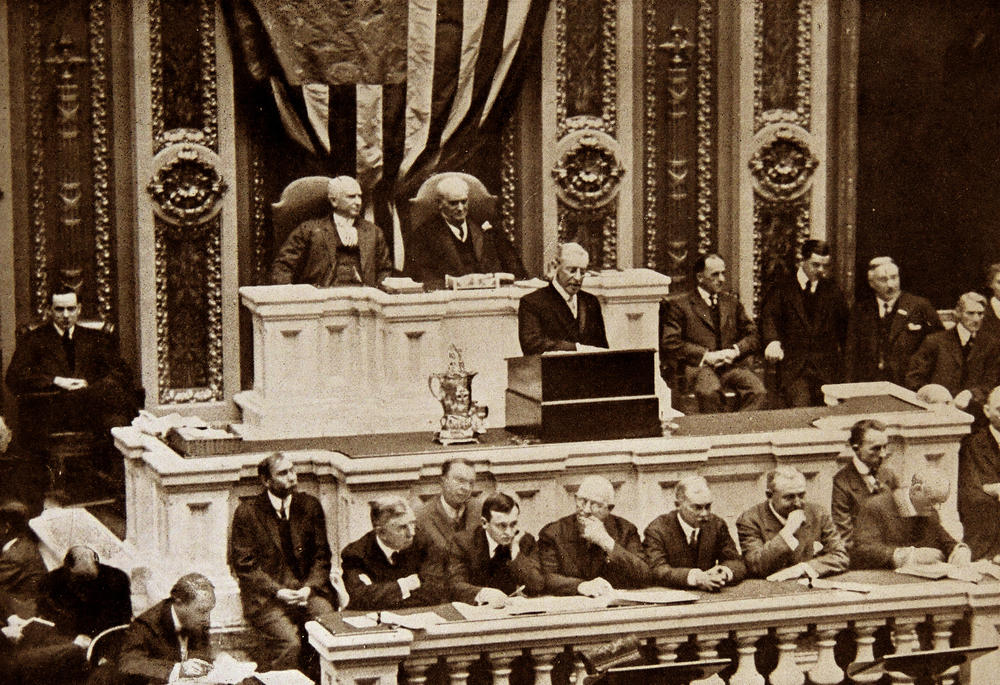 President Woodrow Wilson addresses Congress in Washington, D.C., in 1915 during the State of the Union address.