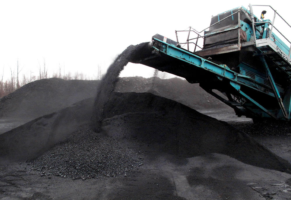 A coal separator sorts and piles up coal at the Tams mountaintop removal mine near Beckley, W.Va., in 2016. The mine is owned by the family of Gov. Jim Justice.