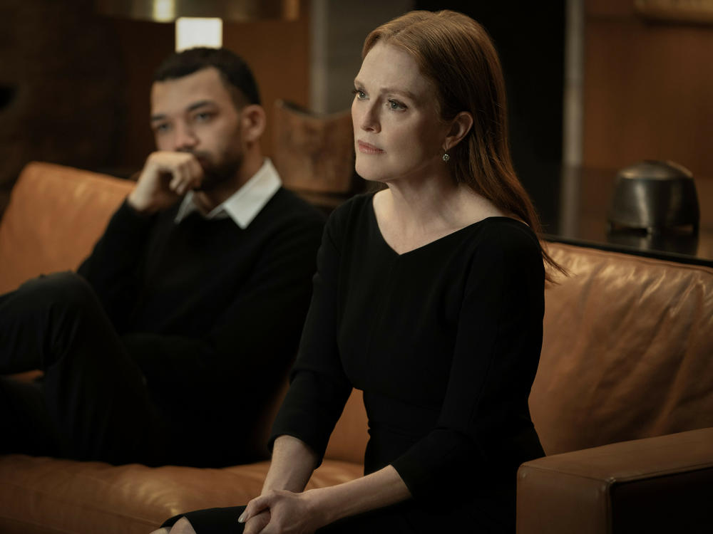 Julianne Moore and Justice Smith in <em>Sharper.</em>