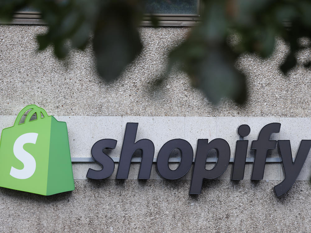 The e-commerce company Shopify announced in January that it was purging employee calendars of recurring meetings. A month later, Shopify's COO Kaz Nejatian says people are happier.