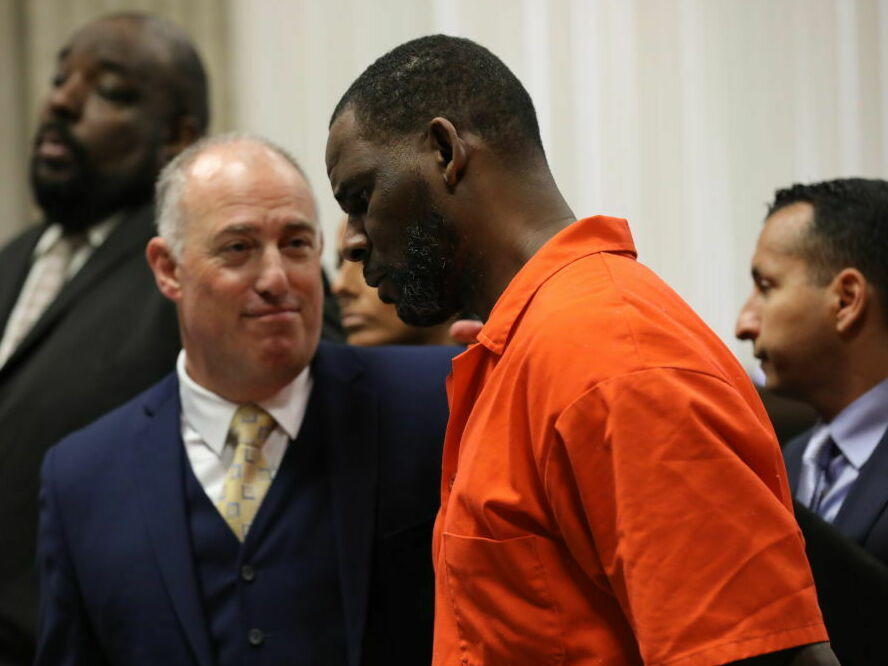 R. Kelly appearing in court in Chicago in Sept. 2019, alongside his attorney Steven Greenberg (L).