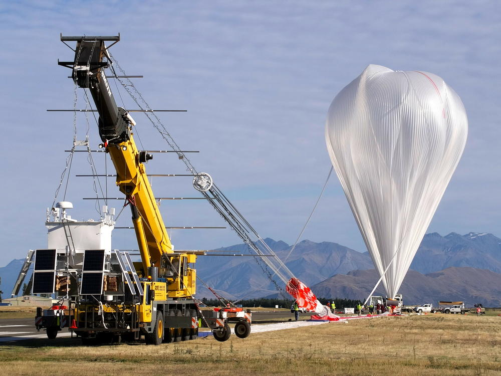 Large scientific balloon experiments can carry solar arrays that, inadvertently, make them look from afar like the Chinese spy balloon.