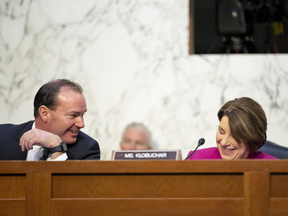 Sen. Mike Lee, R-Utah, left, speaks with Sen. Amy Klobuchar, D-Minn., during the Ticketmaster hearing on Jan. 24.