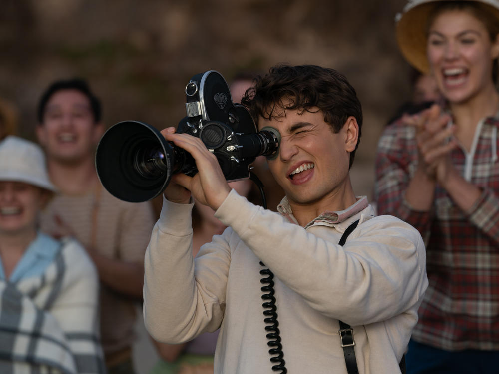 Gabriel LaBelle plays the young filmmaker Sammy — a lightly fictionalized version of Spielberg — in <em>The Fabelmans</em>.