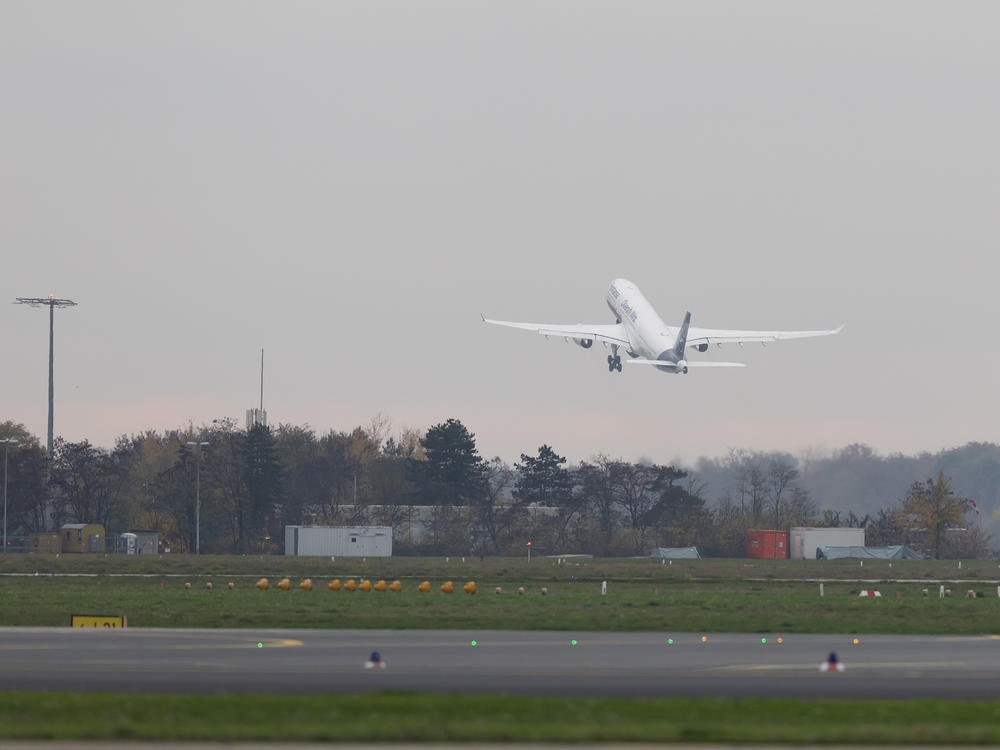 A Lufthansa Airbus A330 D-AIKQ takes off on Nov. 14, 2022. This past week, seven people were sent to the hospital with turbulence-related injuries on a Lufthansa flight.