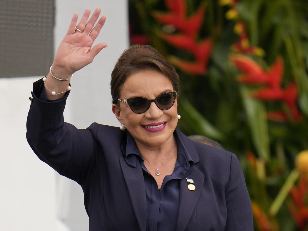 Honduras' President Xiomara Castro waves during the swearing-in ceremony for Colombia's President Gustavo Petro in Bogota, Colombia, Sunday, Aug. 7, 2022. Castro announced on Tuesday, March 14, 2023, that Honduras under her administration is opening diplomatic relations with the People´s Republic of China.