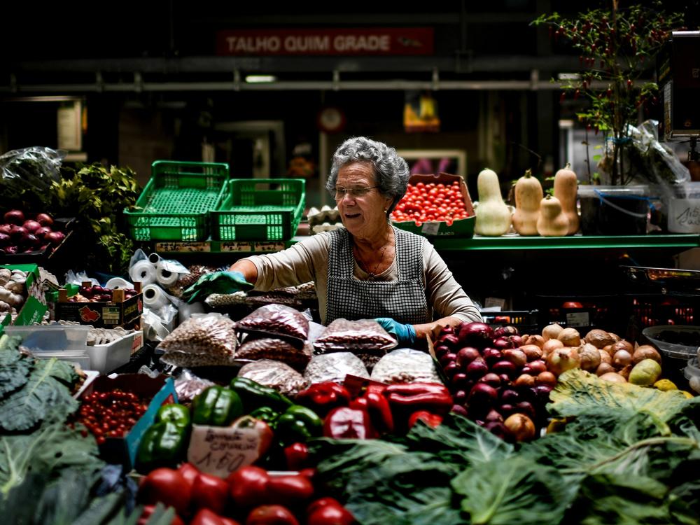 A fruit seller at Dom Pedro market in Coimbra, central Portugal. A lack of access to fresh fruits and vegetables in the U.S. may contribute to Americans shorter lifespan.