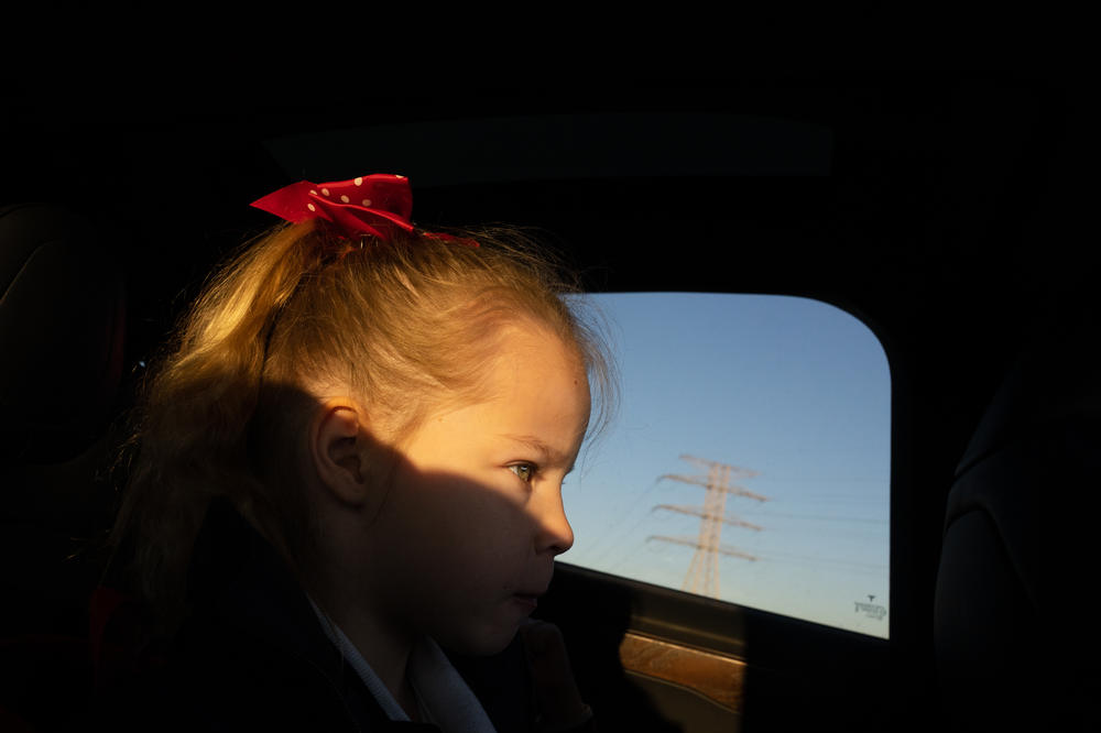 Aurora remembers some things about her kindergarten classroom back in Ukraine, but she's also eager to share about her new school in Valencia.