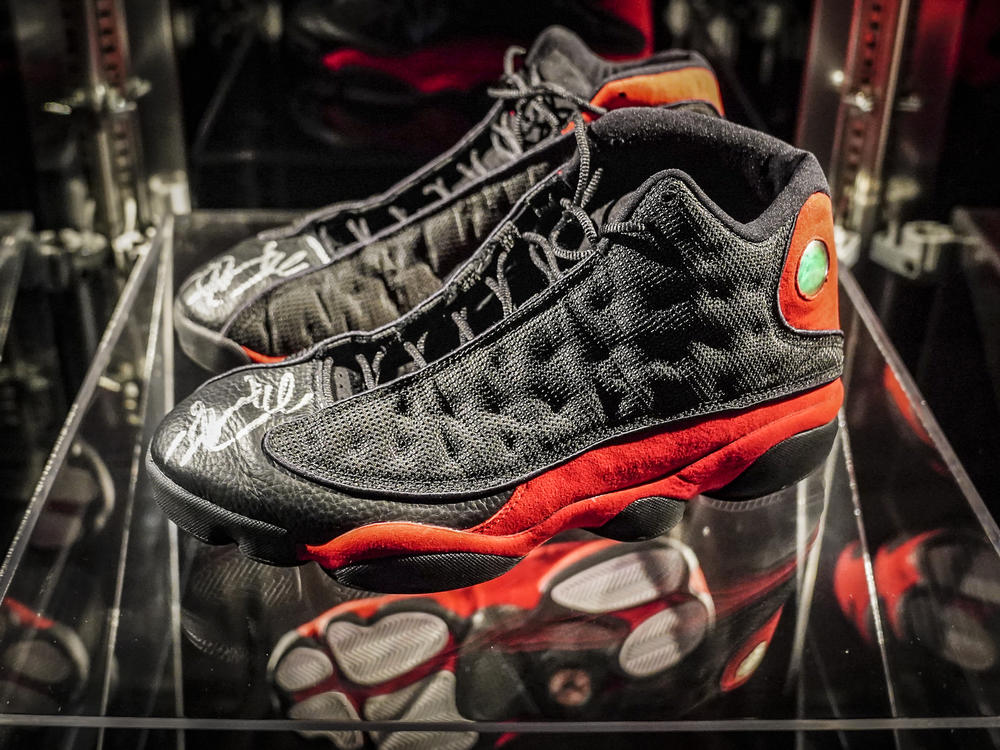 Michael jordan basketball shoes hot sale