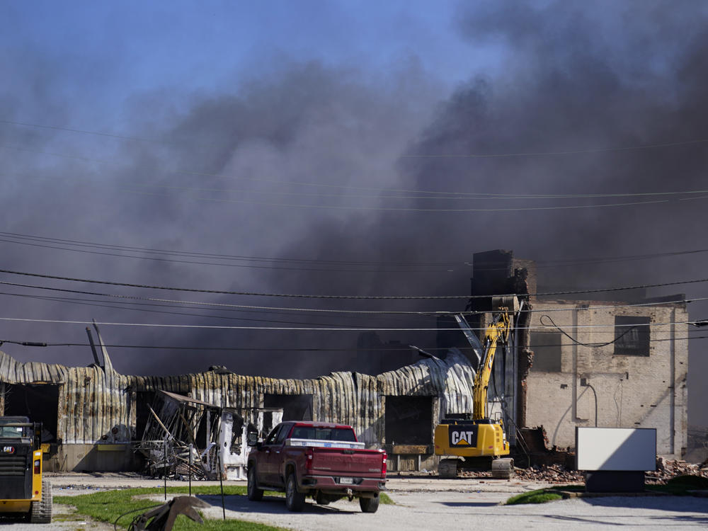 Smoke billows from the site of an industrial fire in Richmond, Ind., on Wednesday.