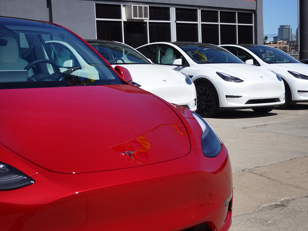 A $7,500 tax credit for electric cars changed, again. These are the models impacted