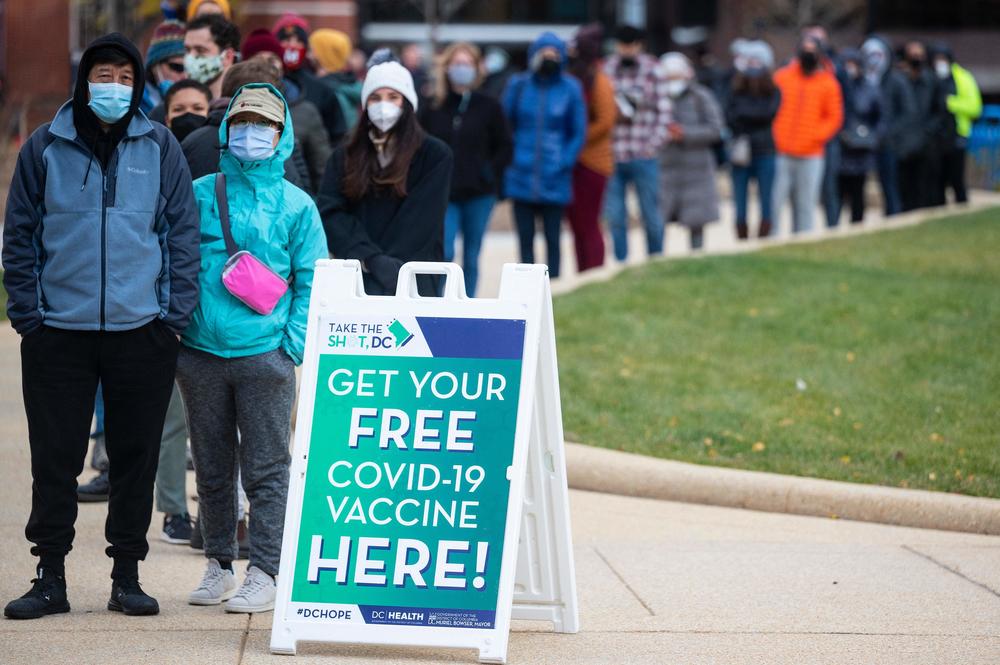 People wait in line at a walk-up vaccination site in Washington, D.C., in November 2021.