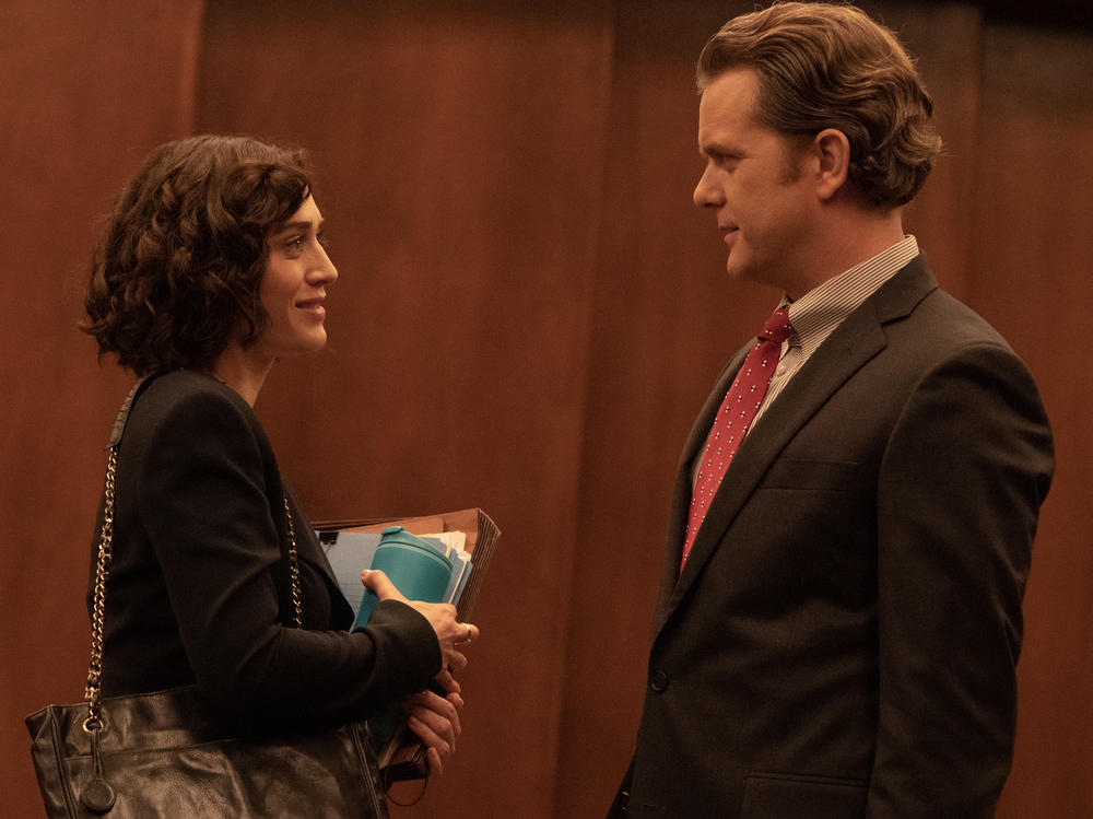 Lizzy Caplan as Alex Forrest and Joshua Jackson as Dan Gallagher in <em>Fatal Attraction</em>.