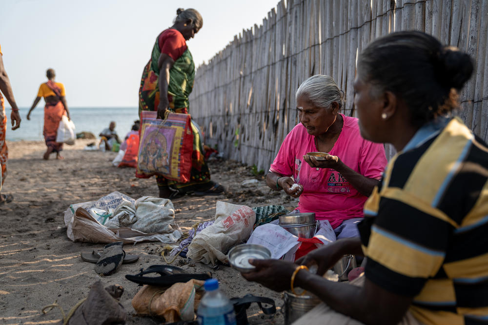 As Thangamma and Bhagavathy eat the meal they packed before leaving home in the early morning hours, more women arrive at Pananthoppu beach to dive for seaweed.