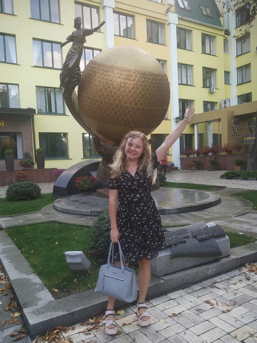 Before the war, Daria Samotuga attended classes in-person at Alfred Nobel University in Dnipro, Ukraine.