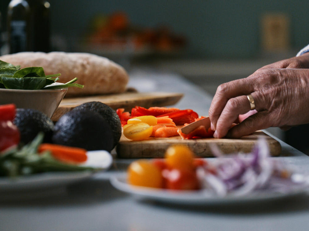 Unsafe Kitchen: Bent Aluminum Pot and Your Health