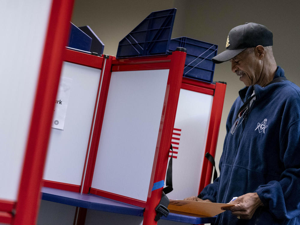 A voter fills out his ballot at an early voting location in Alexandria, Va., on Sept. 26, 2022.