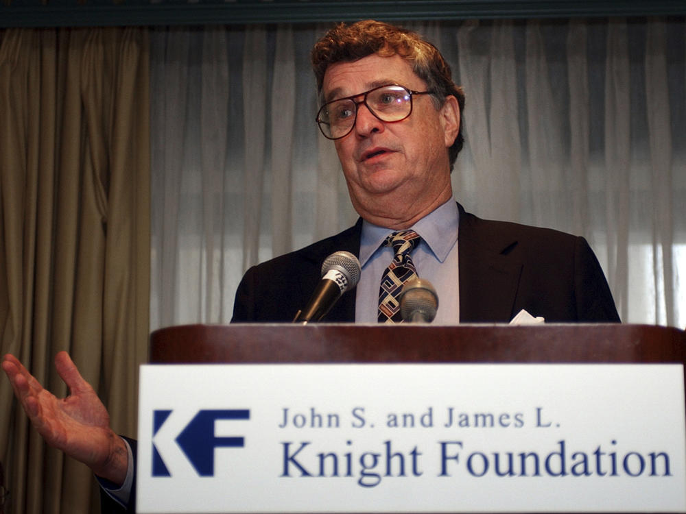 Hodding Carter III, then-president, CEO and trustee of the John S. and James L. Knight Foundation, answers a question during a news conference in Washington, on  Nov. 24, 2003. Carter has died at age 88.