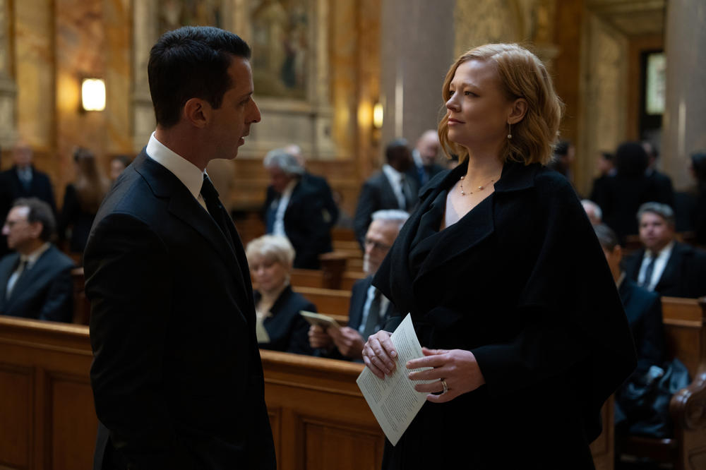 Kendall (Jeremy Strong) and Shiv (Sarah Snook) are forced to be civil, at least for a bit.