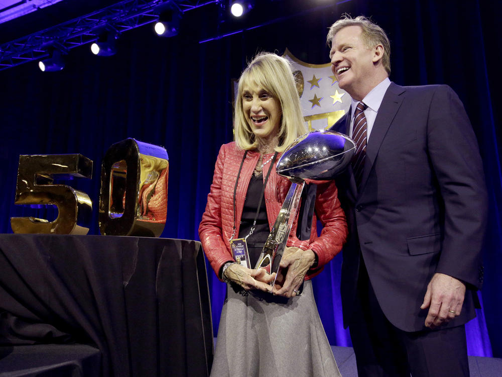 NFL Commissioner Roger Goodell poses with Norma Hunt, the widow of longtime Kansas City Chiefs owner Lamar Hunt, after a 2016 news conference. Hunt, the second wife of the late Kansas City Chiefs founder Lamar Hunt and the only woman to attend every Super Bowl, has died.