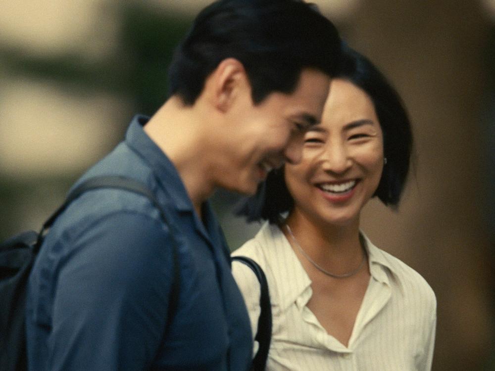 Teo Yoo and Greta Lee star as Hae Sung and Nora, childhood sweethearts who reconnect decades later in <em>Past Lives.</em>