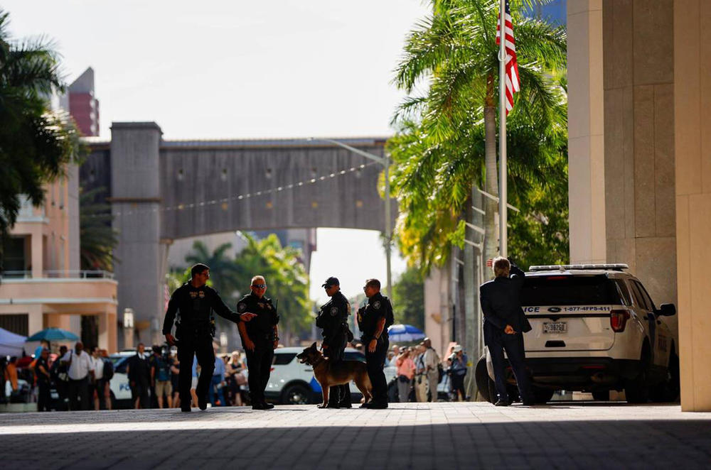 Homeland Security Police Officers outside the Wilkie D. Ferguson Jr. U.S. Courthouse.