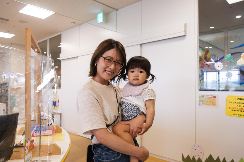 Akashi city resident Haruka Okamoto with her daughter Ikuho at a city-run child care center.