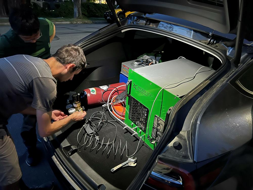 Stanford researchers in Bakersfield, Ca. operate a benzene analyzer in the back of an electric vehicle. They used an EV because pollution from gas exhaust contains benzene, which could alter results.