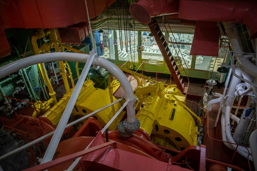 From an observation deck, passengers could look down into the engine room and watch the reactor control room operators at work.