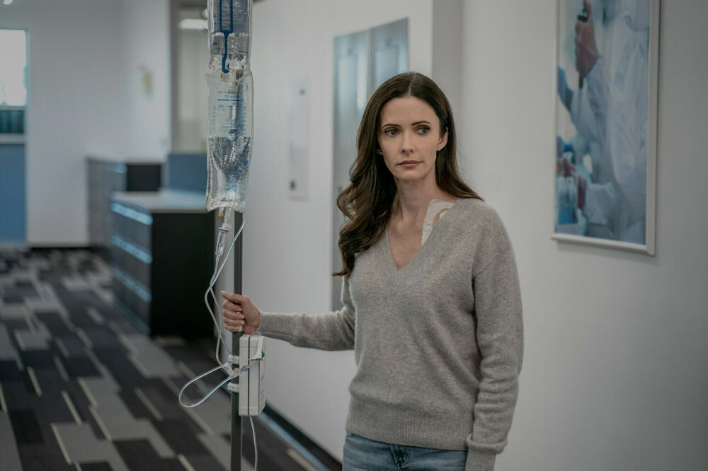 Elizabeth Tulloch as Lois Lane.