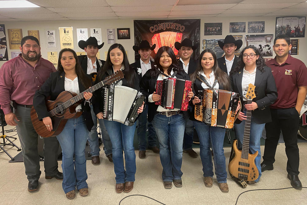 Student musicians of the varsity ensemble <em>Conjunto Halcón</em> make music that makes you 