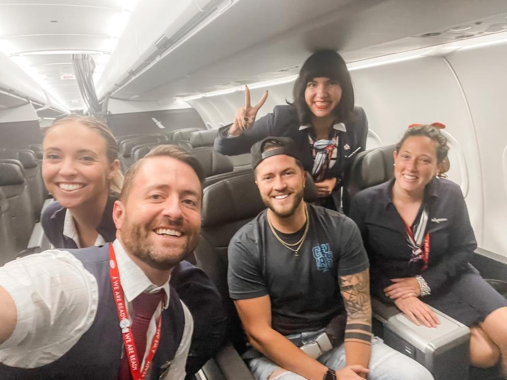 Phil Stringer bonded with the crew members on his recent flight from Oklahoma City to Charlotte, N.C. He even plans to visit them in Dallas later this month.