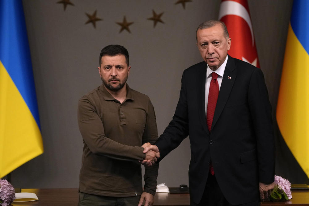 Turkish President Recep Tayyip Erdogan, right, shakes hands with Ukrainian President Volodymyr Zelenskyy at the end of a joint news conference following their meeting in Istanbul, Turkey, on Saturday.
