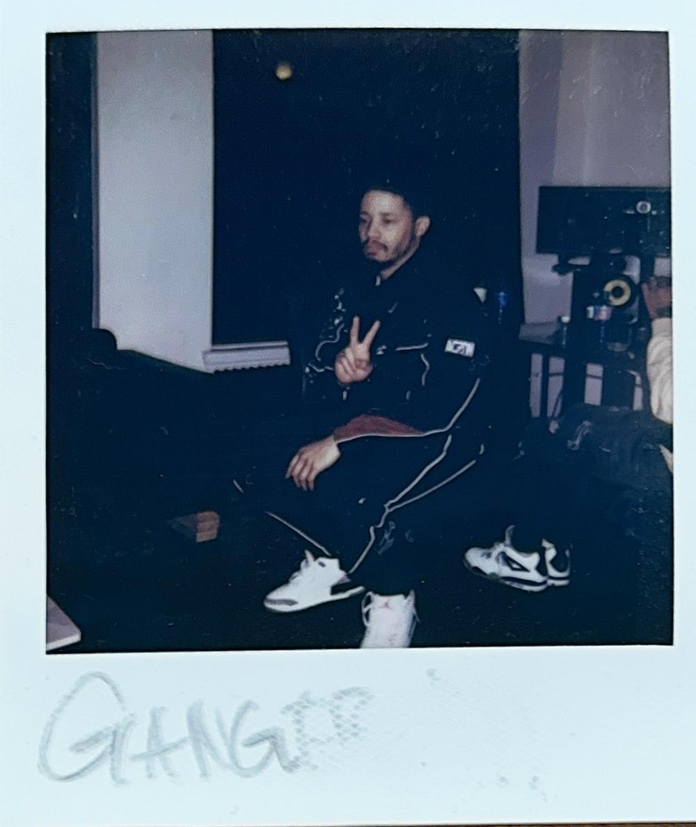 Veeze in studio.
