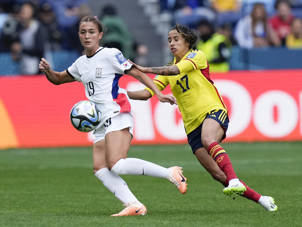 South Korea's Casey Phair (left) and Colombia's Carolina Arias compete for the ball during a Women's World Cup Group H soccer match at the Sydney Football Stadium in Sydney, Australia on Tuesday.