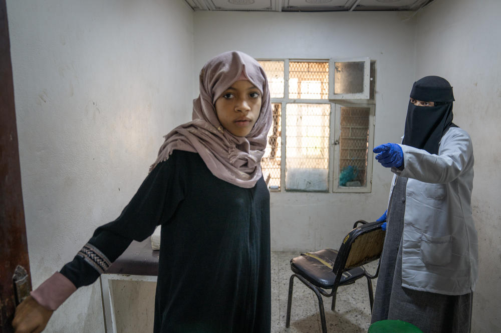 Shaimaa Ali Ahmed begins a check-up with her doctor, Muna Hasan. 