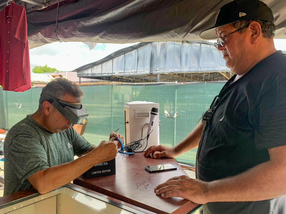 Danny Pereda, a watch repairman at the Tropicana Flea Market, has worked this market for five years. He's now experiencing the roughest days of his business after the new Florida immigration law came into effect, forcing an 80 to 90% decline in his sales.