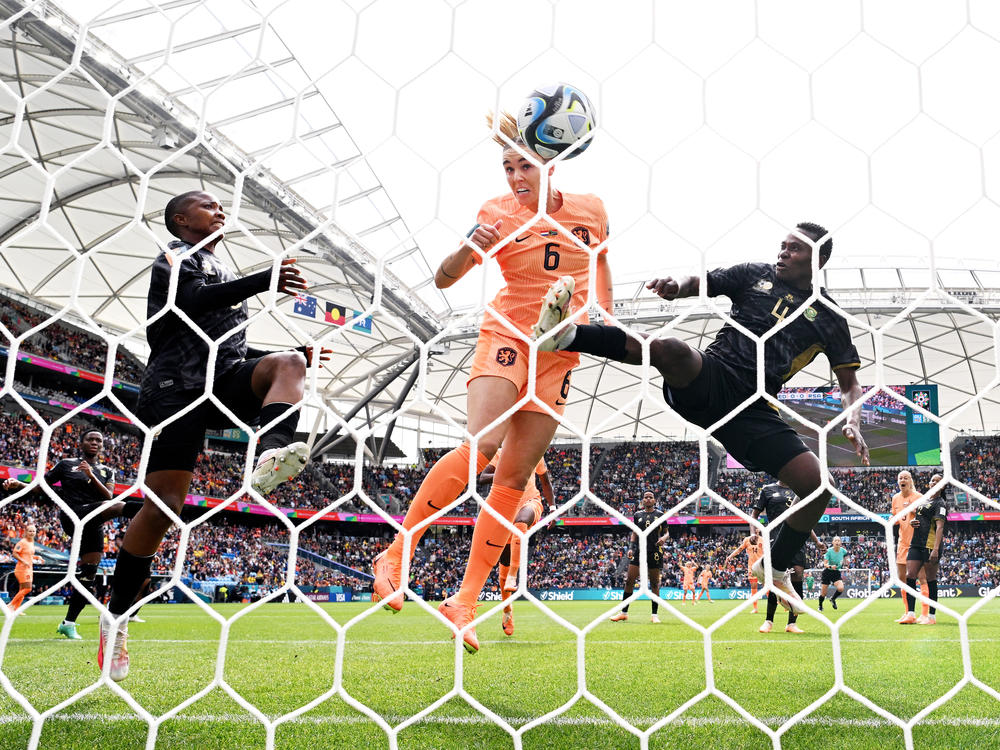 Jill Roord of Netherlands knocks in a header to score on South Africa in the round of 16. The Dutch now face Spain.
