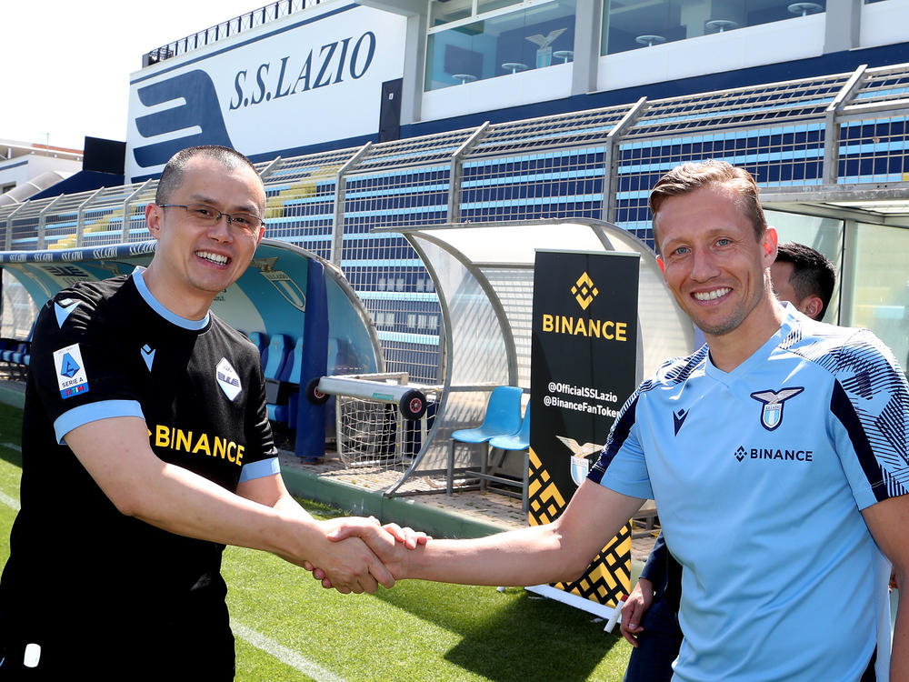 CZ shakes the hands with SS Lazio player Lucas Leiva during a visit to the Formello Sport centre in Rome, Italy, on May 12, 2022.