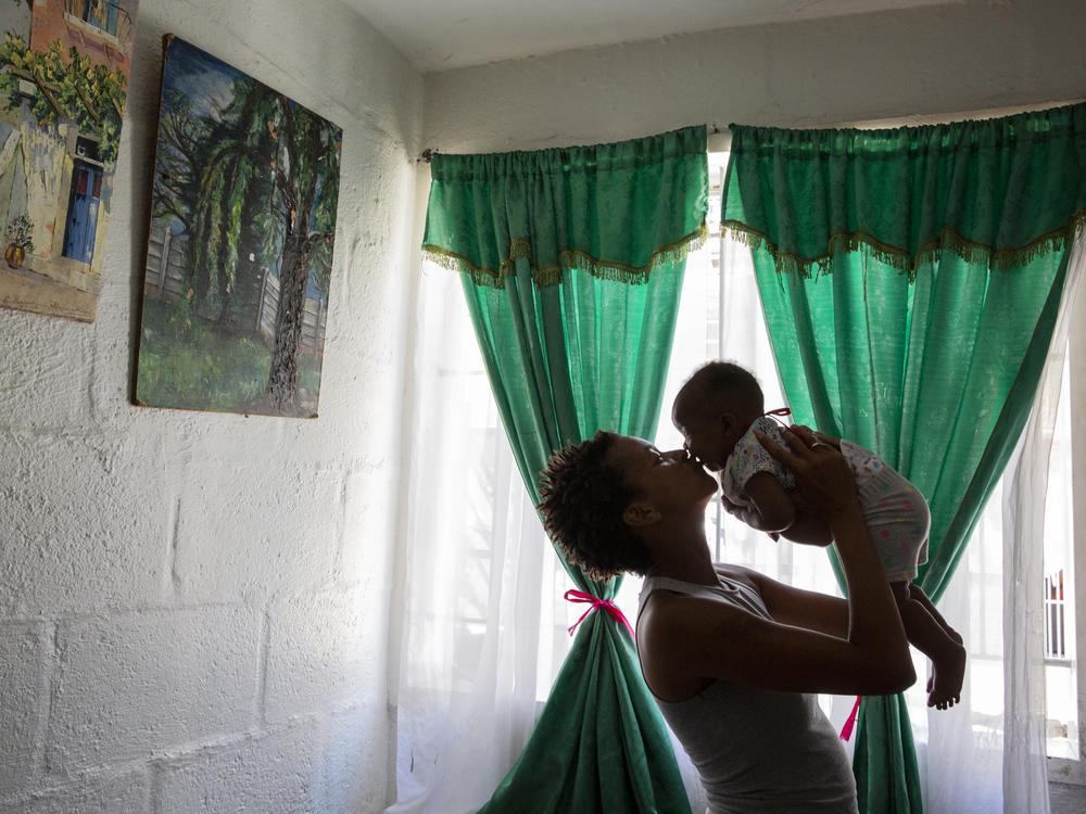 Naomi and Zenoah in Grieta Court. 2019. Manenberg, South Africa.