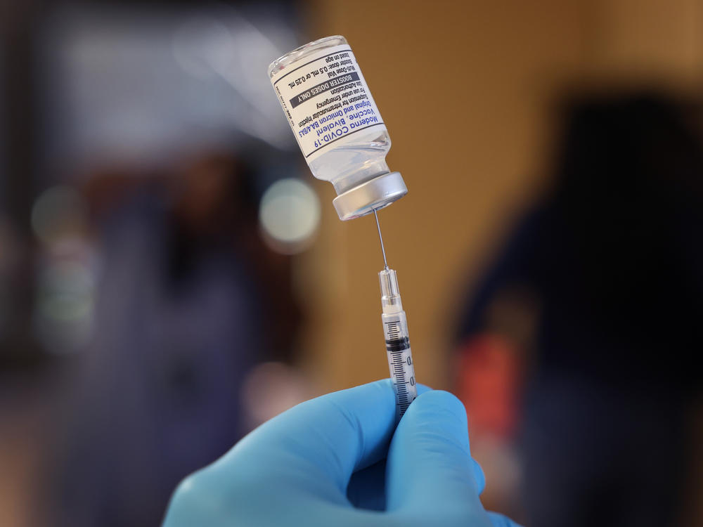 Advisers to the Centers for Disease Control and Prevention have backed a broad rollout of new COVID-19 boosters.