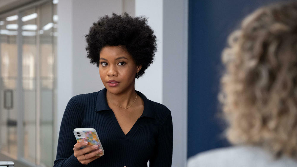 Sinclair Daniel as Nella on Hulu's <em>The Other Black Girl</em>.