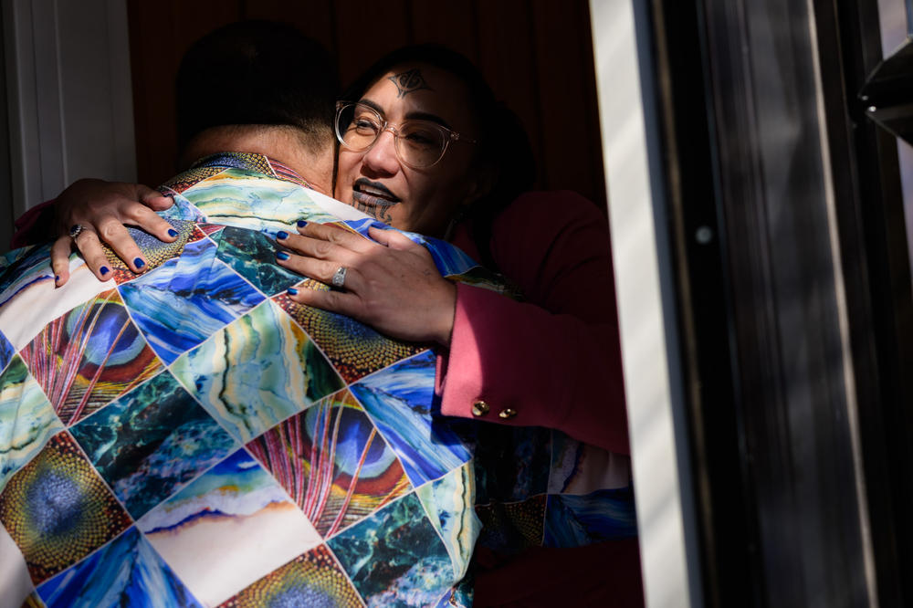 Teresa Butler, who supports community members who give up smoking, hugs Glen Johnston after meeting with him and his wife, Trish, a former smoker.